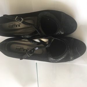 Umberto Raffini Felicia Suede Pumps -- never worn